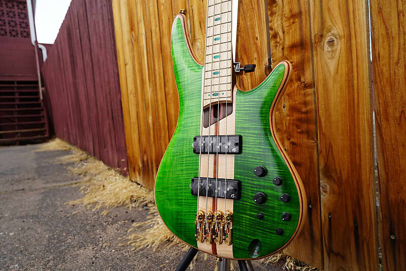 Ibanez Premium SR4FMDX Изумрудно-зеленый глянцевый 4-струнный электрический бас с сумкой для переноски (2022)
Ibanez Premium SR4FMDX Изумрудно-зеленый глянцевый 4-струнный электрический бас с сумкой для переноски (2022)