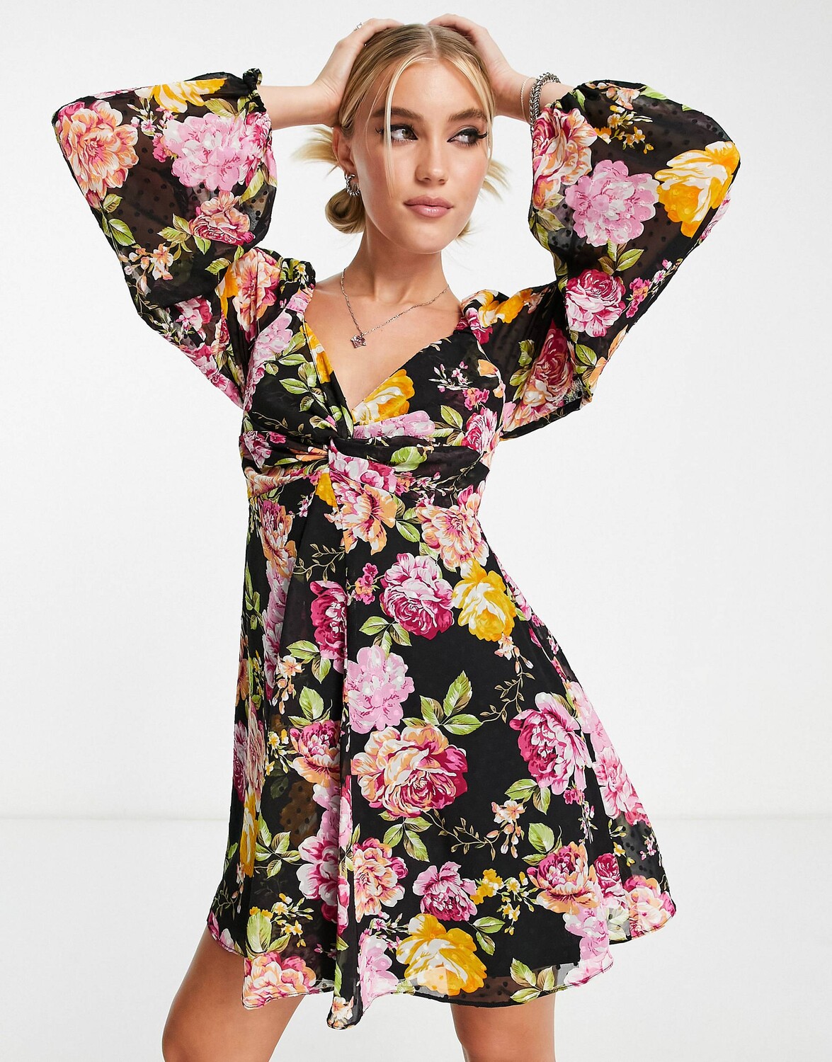 Платье мини с открытой спиной и ярким цветочным принтом ASOS DESIGN babydoll godet
Платье мини с открытой спиной и ярким цветочным принтом ASOS DESIGN babydoll godet