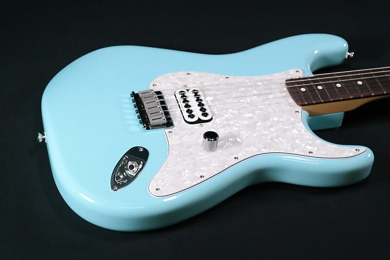Электрогитара Fender Limited Edition Tom Delonge Stratocaster, Rosewood Fingerboard, Daphne Blue 992
Электрогитара Fender Limited Edition Tom Delonge Stratocaster, Rosewood Fingerboard, Daphne Blue 992