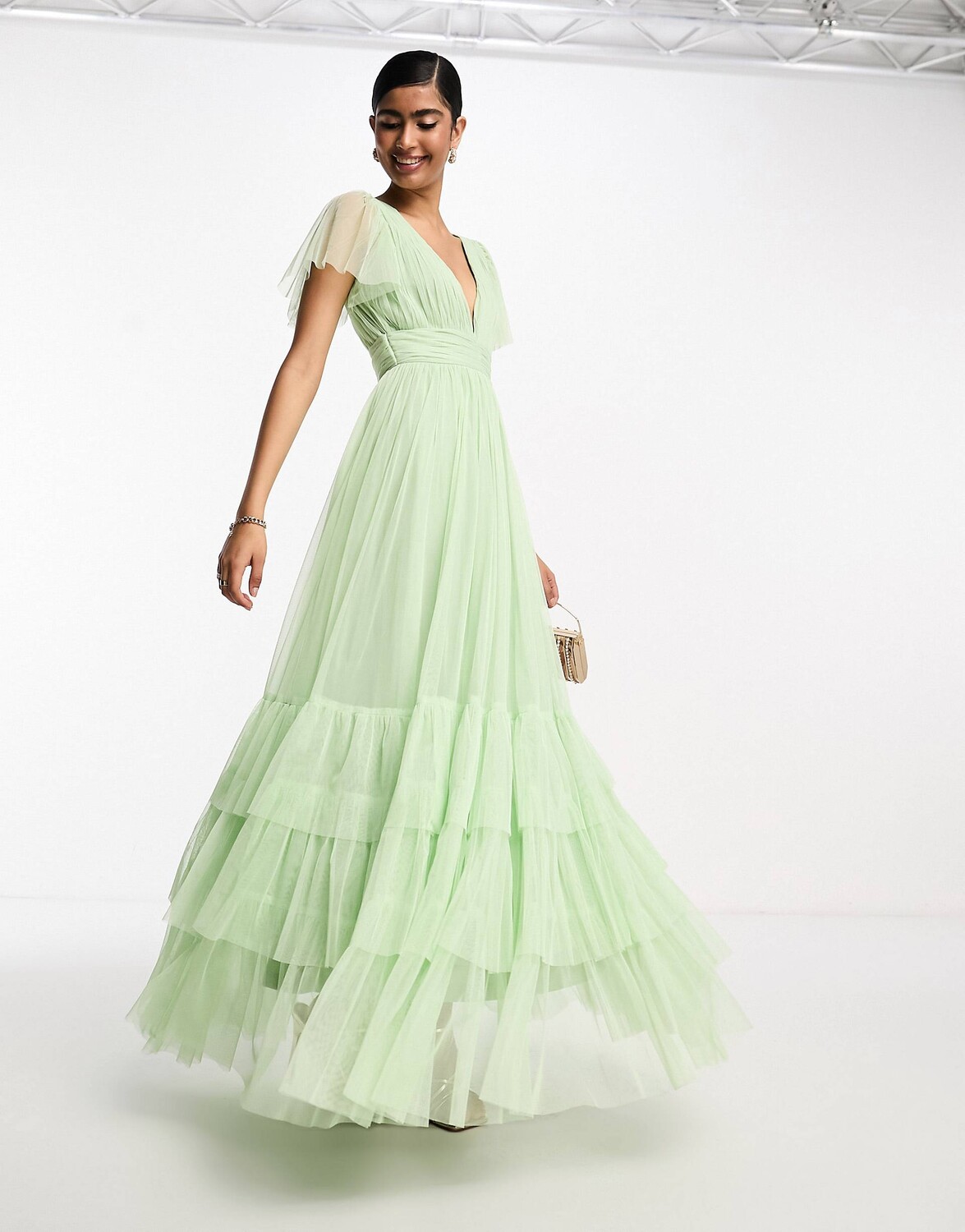 Платье макси из тюля цвета шалфея Lace & Beads Bridesmaid Madison с v-образным вырезом
Платье макси из тюля цвета шалфея Lace & Beads Bridesmaid Madison с v-образным вырезом