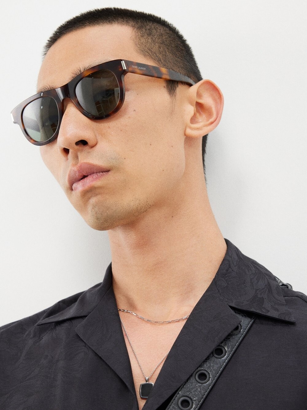 Солнцезащитные очки new wave черепахового ацетата Saint Laurent, коричневый
Солнцезащитные очки new wave черепахового ацетата Saint Laurent, коричневый