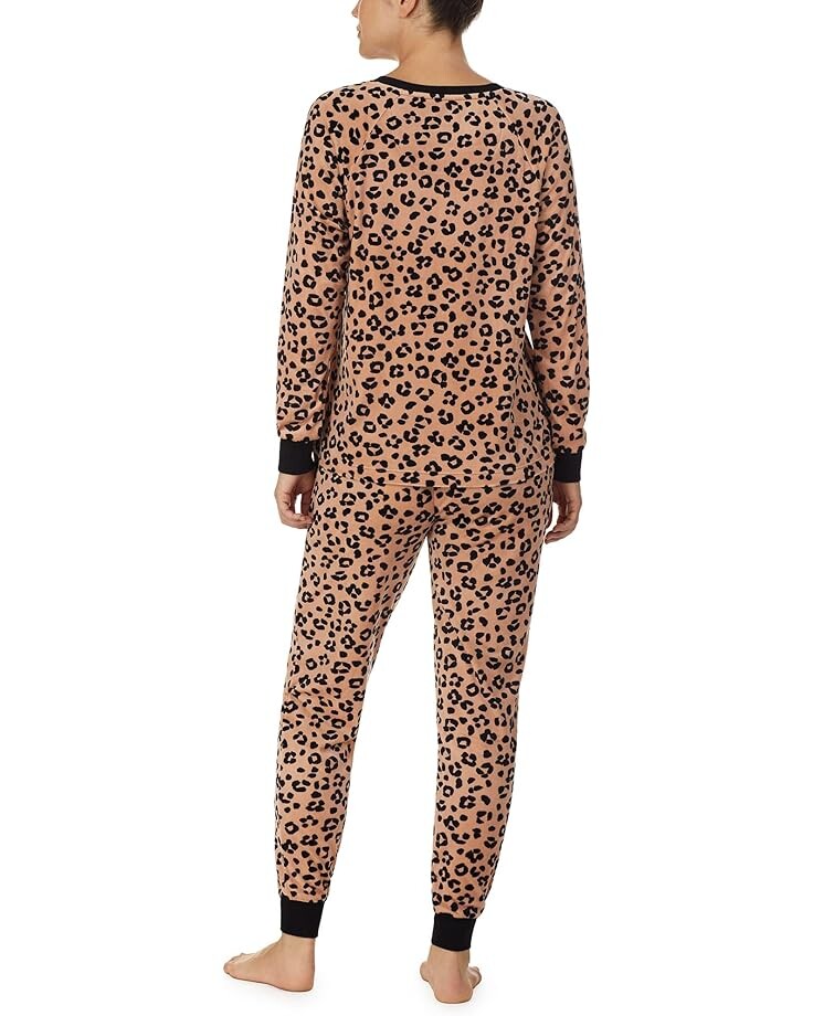 Пижамный комплект Kate Spade New York Stretch Velour Joggers PJ Set, цвет Tan Cheetah
Пижамный комплект Kate Spade New York Stretch Velour Joggers PJ Set, цвет Tan Cheetah