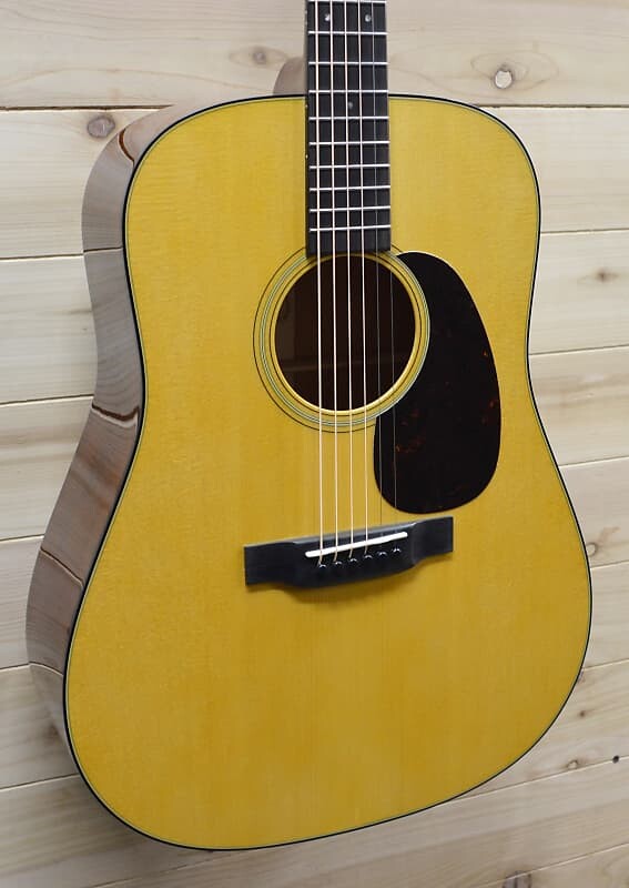 Акустическая гитара New Martin D18 Standard Dreadnought Natural с футляром D-18
Акустическая гитара New Martin D18 Standard Dreadnought Natural с футляром D-18