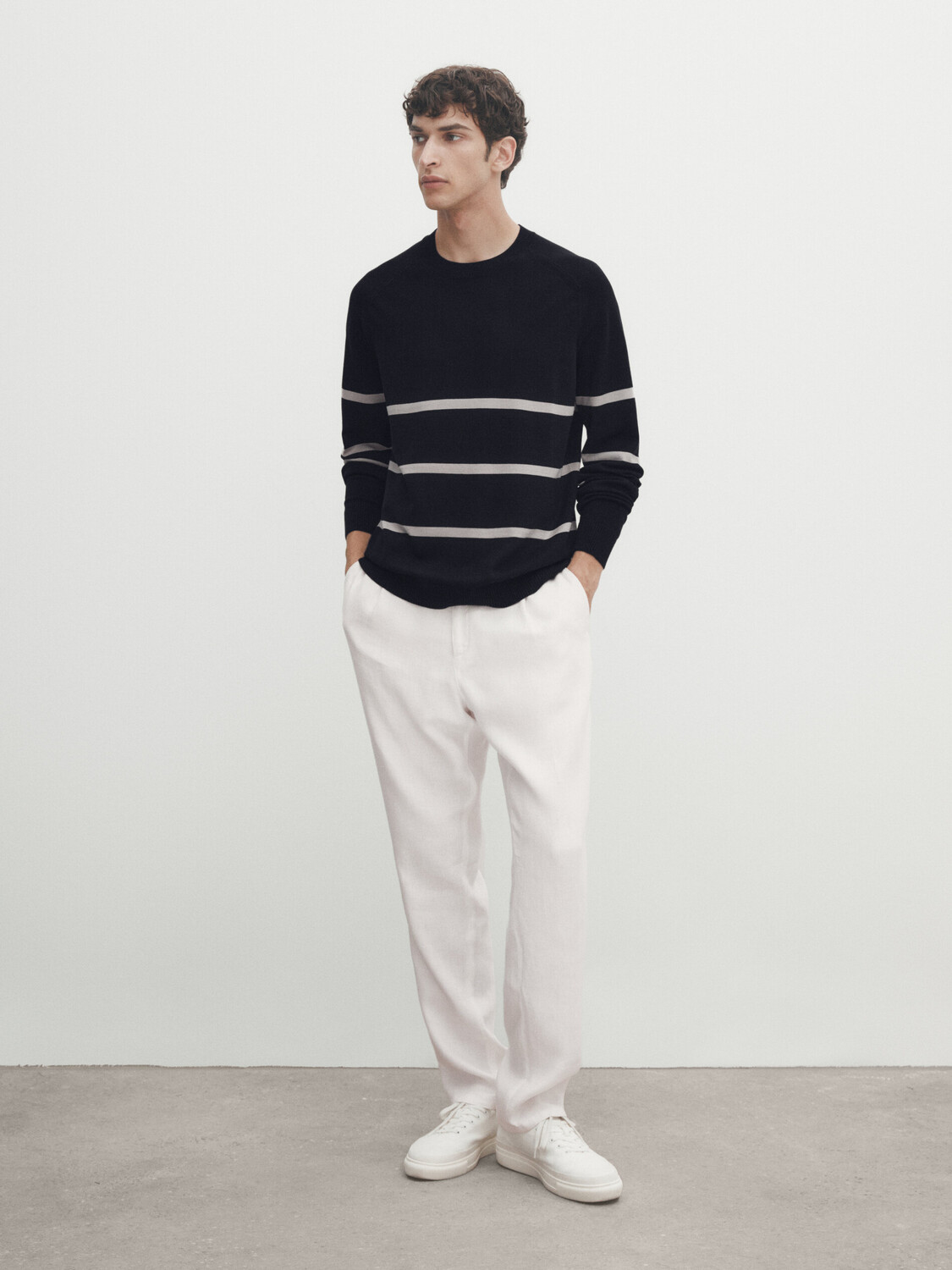 Комфортный трикотажный свитер в полоску с круглым вырезом Massimo Dutti, темно-синий
Комфортный трикотажный свитер в полоску с круглым вырезом Massimo Dutti, темно-синий