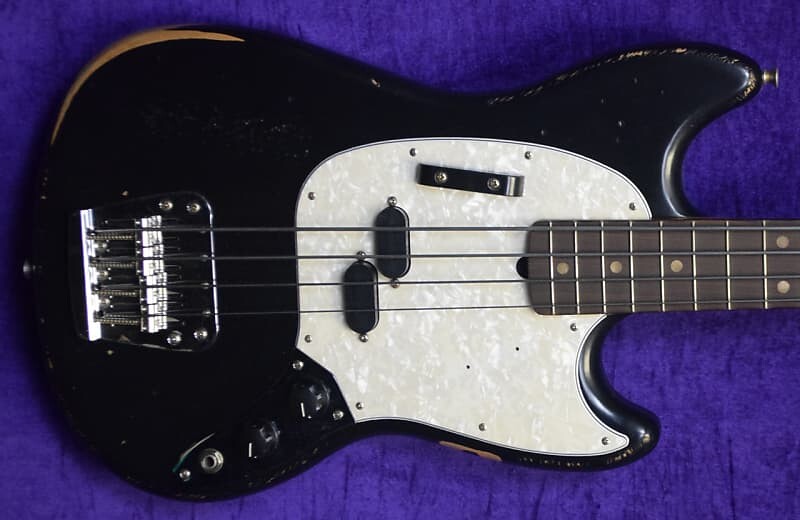 Fender Mustang Justin Meldal-Johnson Short Scale, Road Worn Black / Rosewood Fender Mustang Justin Meldal- Short Scale, Road / Rosewood
Fender Mustang Justin Meldal-Johnson Short Scale, Road Worn Black / Rosewood Fender Mustang Justin Meldal- Short Scale, Road / Rosewood