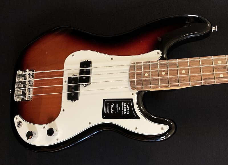 Player Precision Bass - 3 цвета Sunburst с Pau Ferro Fender Player Precision Bass - w/Pau Ferro
Player Precision Bass - 3 цвета Sunburst с Pau Ferro Fender Player Precision Bass - w/Pau Ferro