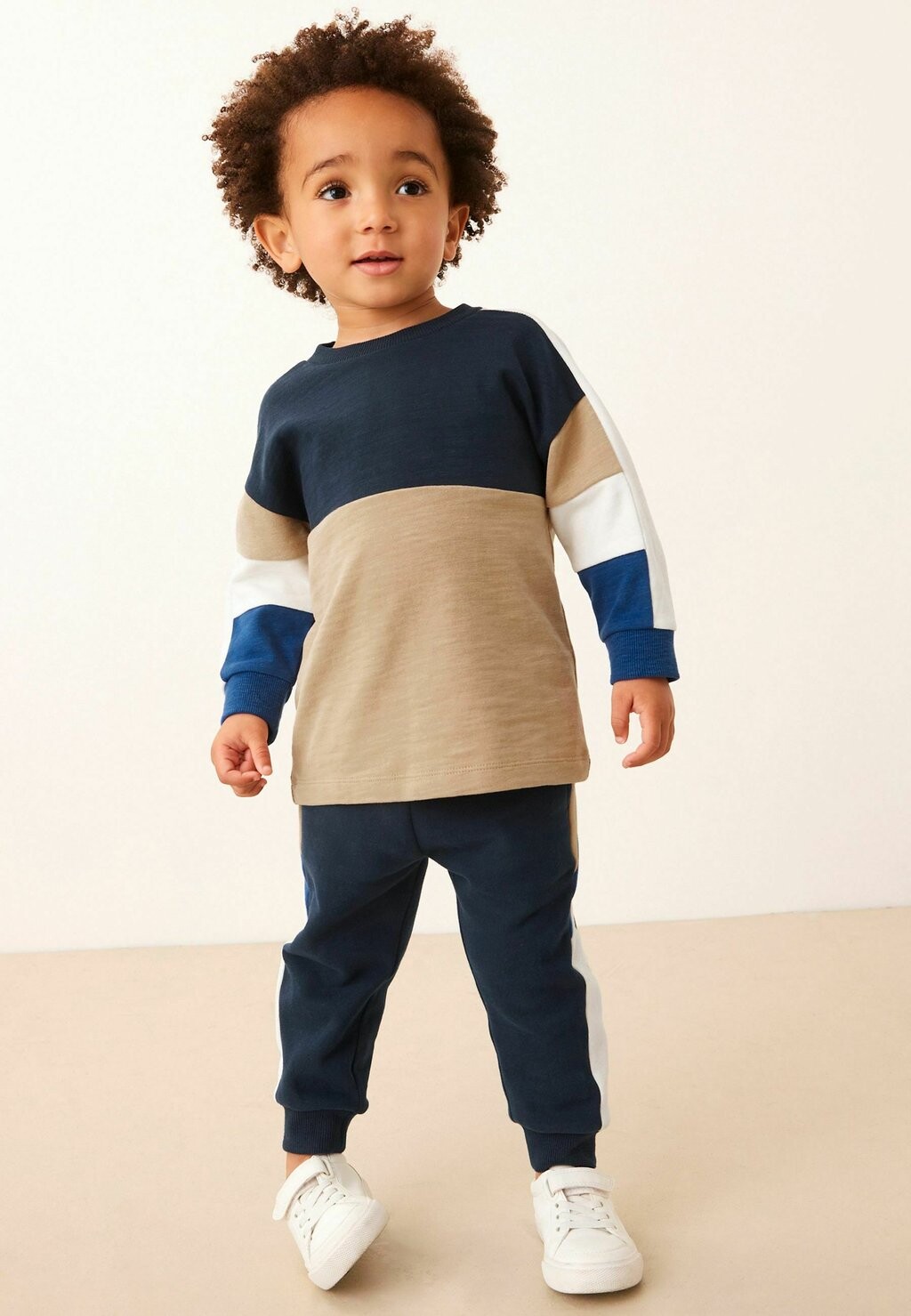 Спортивный костюм LONG SLEEVE COSY COLOURBLOCK AND JOGGERS SET Next, цвет cobalt blue
Спортивный костюм LONG SLEEVE COSY COLOURBLOCK AND JOGGERS SET Next, цвет cobalt blue