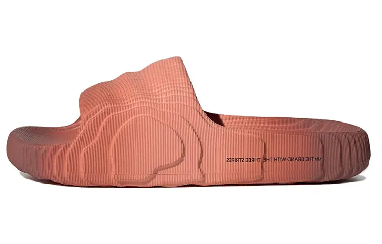 Тапочки унисекс Adidas Originals A word Adilette Slippers с ремешком на щиколотке
Тапочки унисекс Adidas Originals A word Adilette Slippers с ремешком на щиколотке