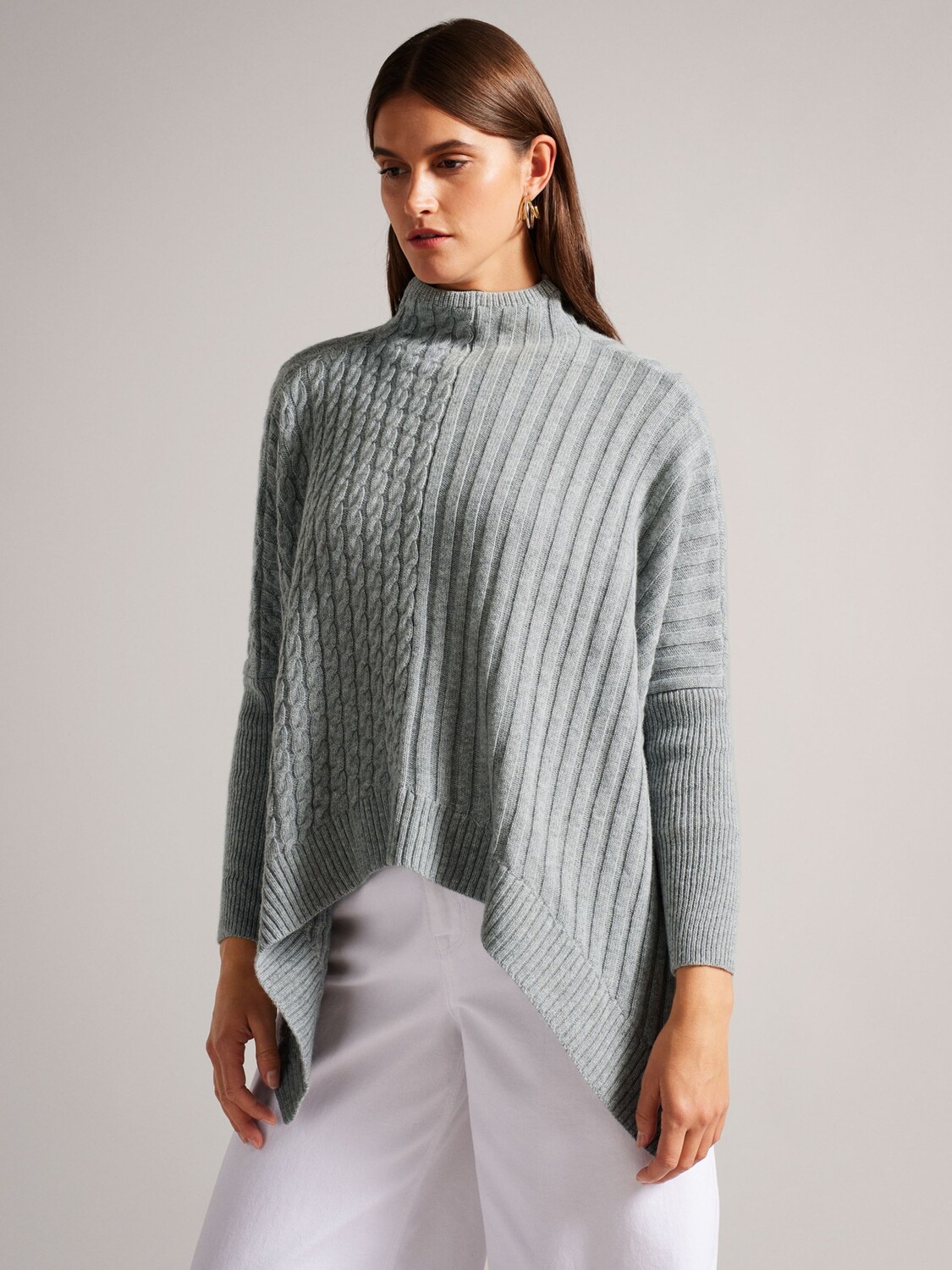 Джемпер с воротником-воронкой из смеси шерсти и кашемира Ted Baker Joilla, серый
Джемпер с воротником-воронкой из смеси шерсти и кашемира Ted Baker Joilla, серый