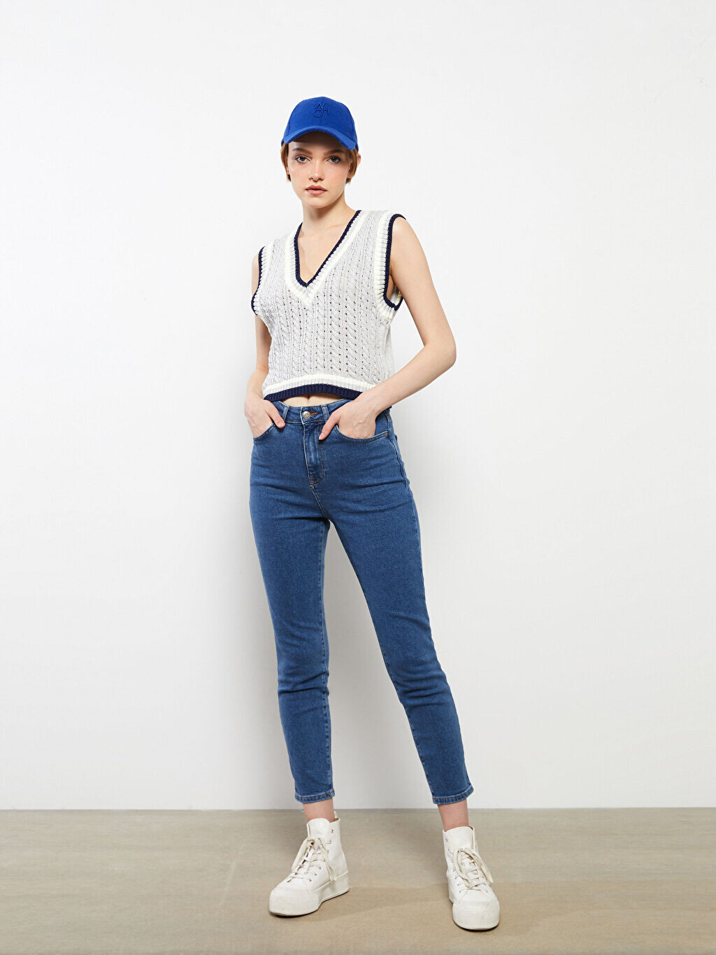 Женские джинсы Rodeo Slim Fit с высокой талией и прямыми карманами с деталями LCW Jeans
Женские джинсы Rodeo Slim Fit с высокой талией и прямыми карманами с деталями LCW Jeans