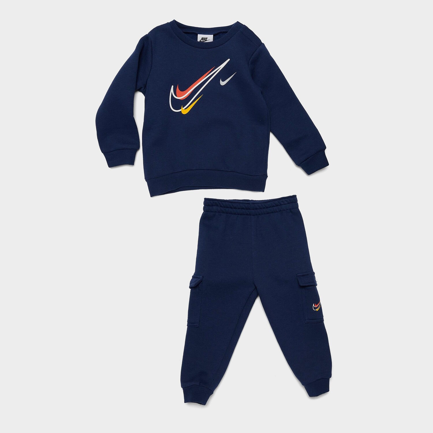 Комплект из флисовой толстовки с круглым вырезом и брюк карго Nike SOS для младенцев, синий
Комплект из флисовой толстовки с круглым вырезом и брюк карго Nike SOS для младенцев, синий