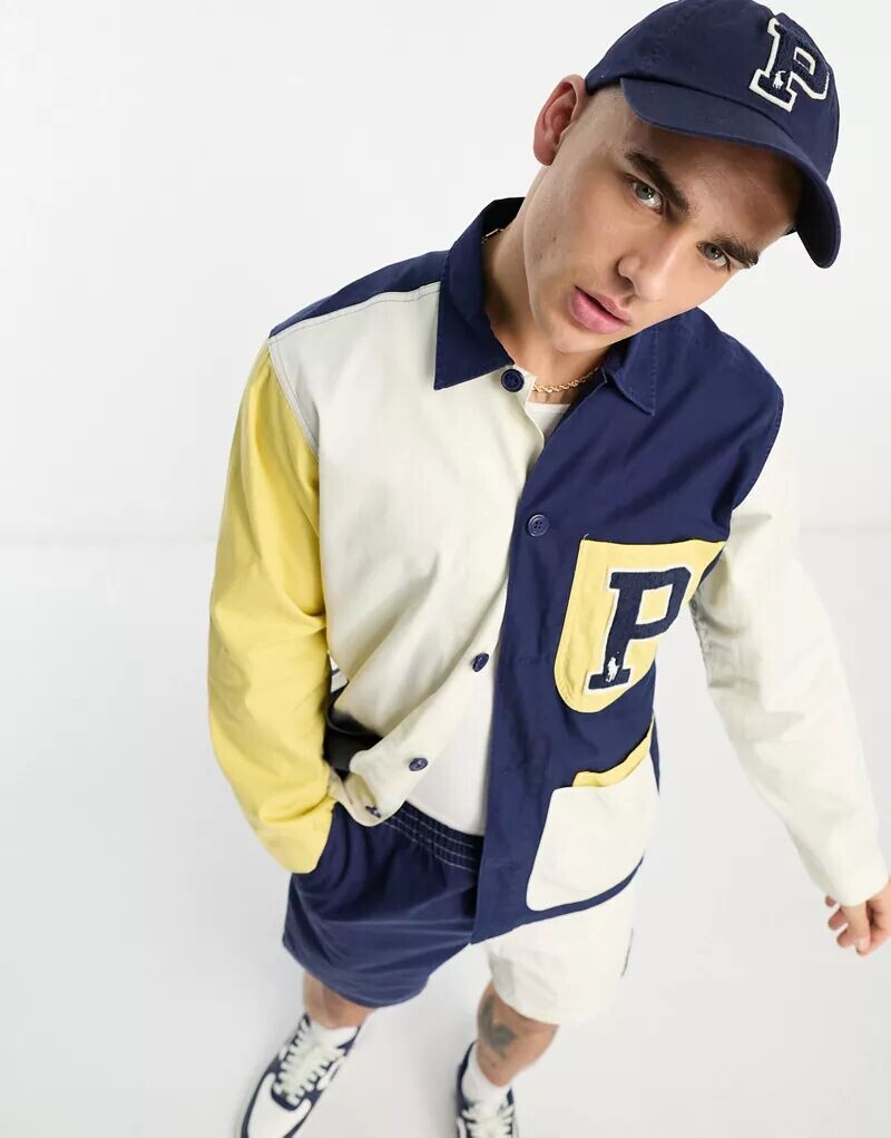 Эксклюзивная кремово-темно-синяя куртка-рубашка Collab от Polo Ralph Lauren x ASOS Collab с логотипом на кармане
Эксклюзивная кремово-темно-синяя куртка-рубашка Collab от Polo Ralph Lauren x ASOS Collab с логотипом на кармане