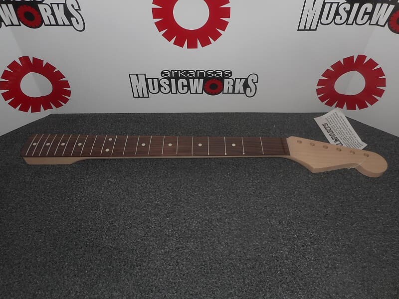 Allparts Fender Licensed Strat Neck, клен, накладка на гриф из палисандра - #SRO-C
Allparts Fender Licensed Strat Neck, клен, накладка на гриф из палисандра - #SRO-C