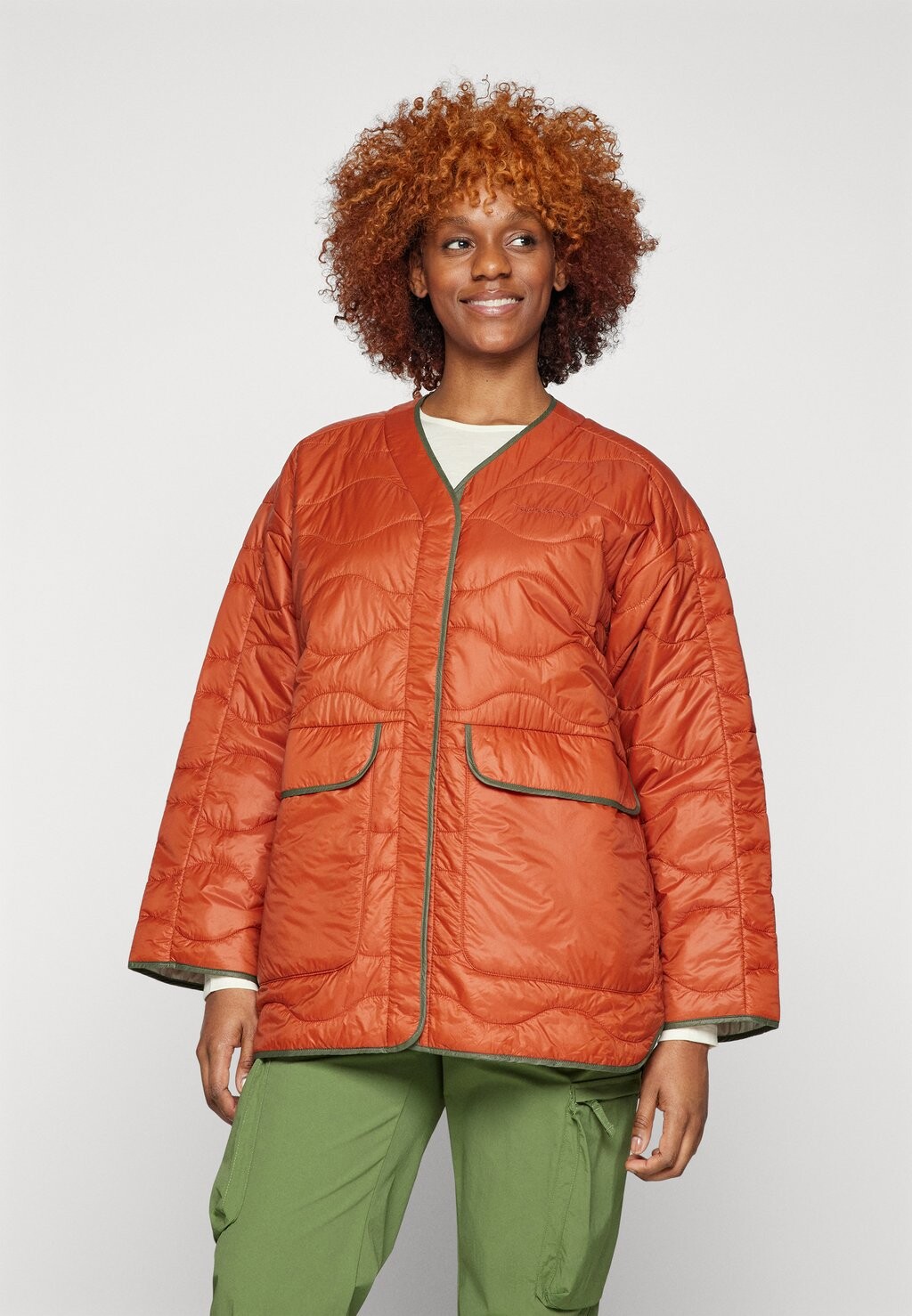 Жесткая куртка QUILTED OVERSIZED LINER Peak Performance, цвет Spiced/Pine Needle
Жесткая куртка QUILTED OVERSIZED LINER Peak Performance, цвет Spiced/Pine Needle