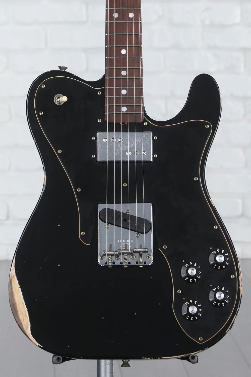 Ограниченная серия Fender Custom Shop Электрогитара Telecaster Custom Relic 70-х годов — состаренный черный цвет с накладкой из палисандра
Ограниченная серия Fender Custom Shop Электрогитара Telecaster Custom Relic 70-х годов — состаренный черный цвет с накладкой из палисандра