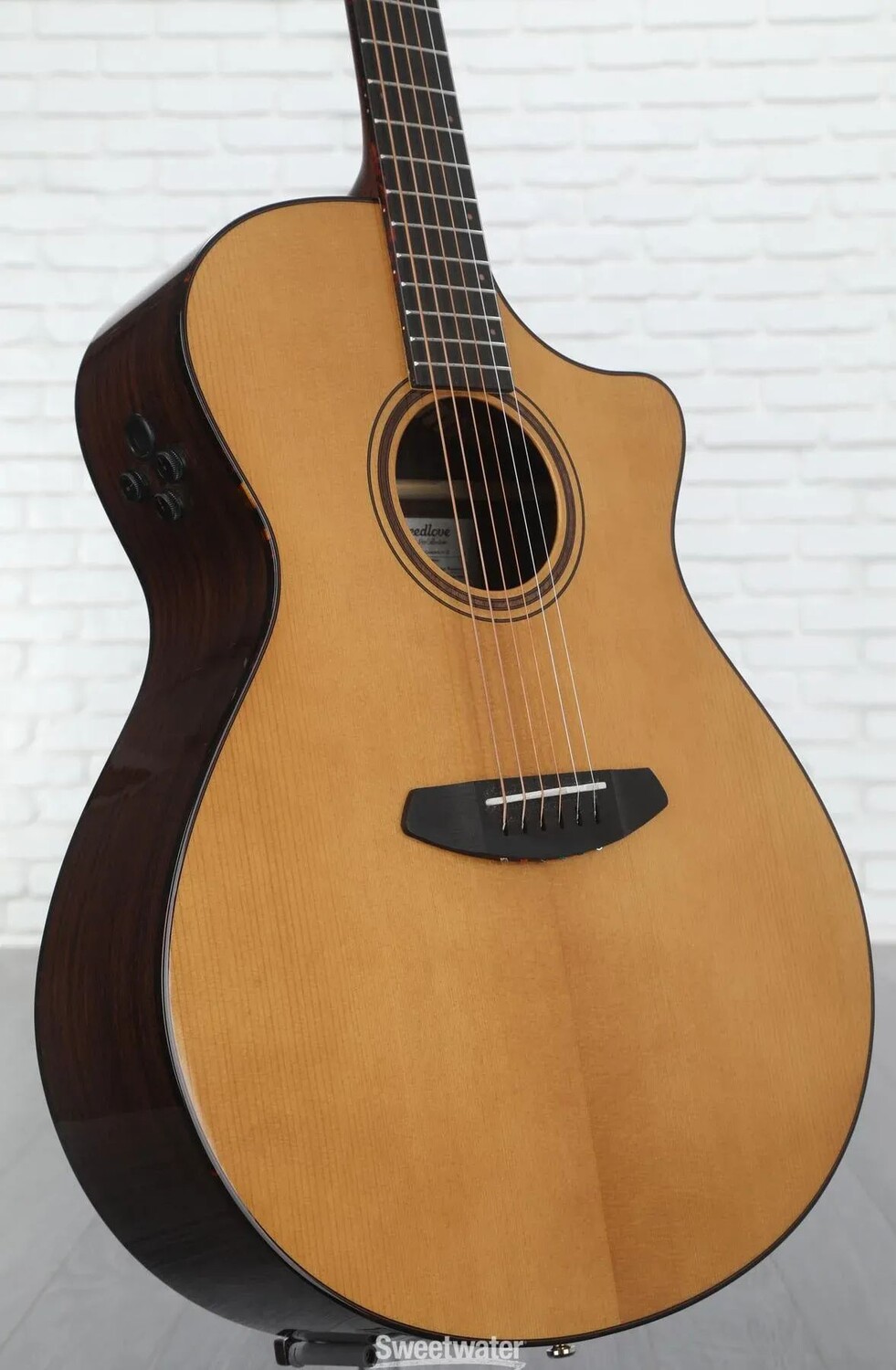 Акустически-электрическая гитара Breedlove Organic Performer Pro Concerto CE из палисандра - состаренный тонер
Акустически-электрическая гитара Breedlove Organic Performer Pro Concerto CE из палисандра - состаренный тонер