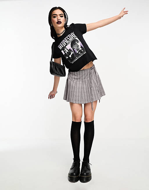 Черная футболка с фиолетовым лицензионным рисунком ASOS DESIGN Wednesday Addams, Черный
Черная футболка с фиолетовым лицензионным рисунком ASOS DESIGN Wednesday Addams, Черный