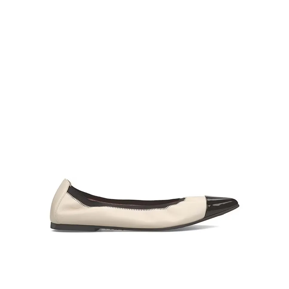 Женские тапочки Pretty Ballerinas из кожи наппа цвета слоновой кости, черный лакированный носок, бежевый
Женские тапочки Pretty Ballerinas из кожи наппа цвета слоновой кости, черный лакированный носок, бежевый