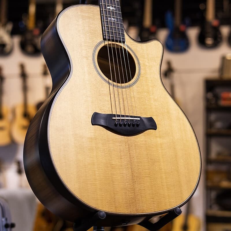 Гитара Taylor Builder's Edition 614ce V-Class Grand Auditorium Acoustic/Electric с роскошным жестким кейсом
Гитара Taylor Builder's Edition 614ce V-Class Grand Auditorium Acoustic/Electric с роскошным жестким кейсом