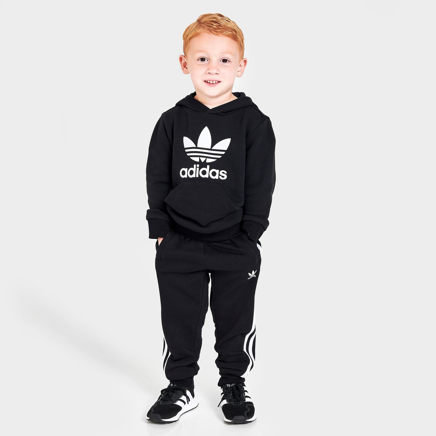 Детский комплект adidas Originals Trefoil с капюшоном и спортивными штанами, черный
Детский комплект adidas Originals Trefoil с капюшоном и спортивными штанами, черный
