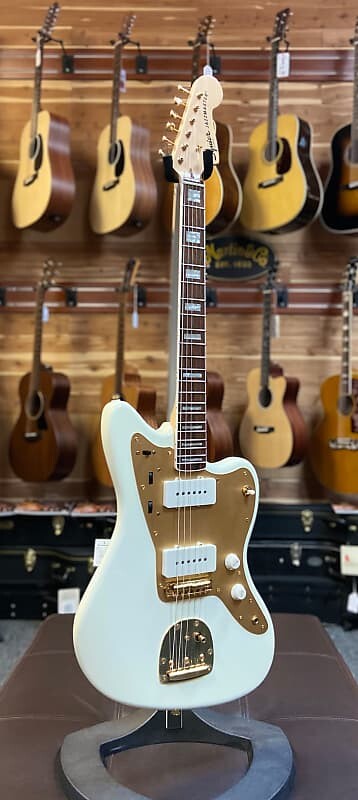 Squier 40th Anniversary Jazzmaster, Gold Edition, лавровый гриф, золотая анодированная накладка, олимпийский белый 40th Anniversary Jazzmaster, Gold Edition, Laurel Fingerboar...
Squier 40th Anniversary Jazzmaster, Gold Edition, лавровый гриф, золотая анодированная накладка, олимпийский белый 40th Anniversary Jazzmaster, Gold Edition, Laurel Fingerboar...