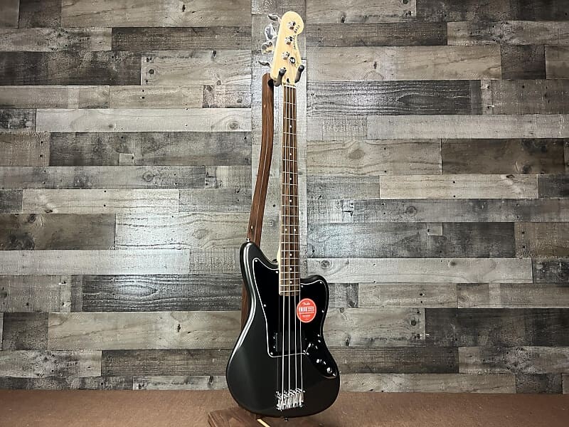 Squier Affinity Series Jaguar Charcoal Frost Metallic с накладкой из индийского лавра Squier Affinity Series Jaguar Charcoal Frost Metallic with Indian Laurel Fingerboard
Squier Affinity Series Jaguar Charcoal Frost Metallic с накладкой из индийского лавра Squier Affinity Series Jaguar Charcoal Frost Metallic with Indian Laurel Fingerboard