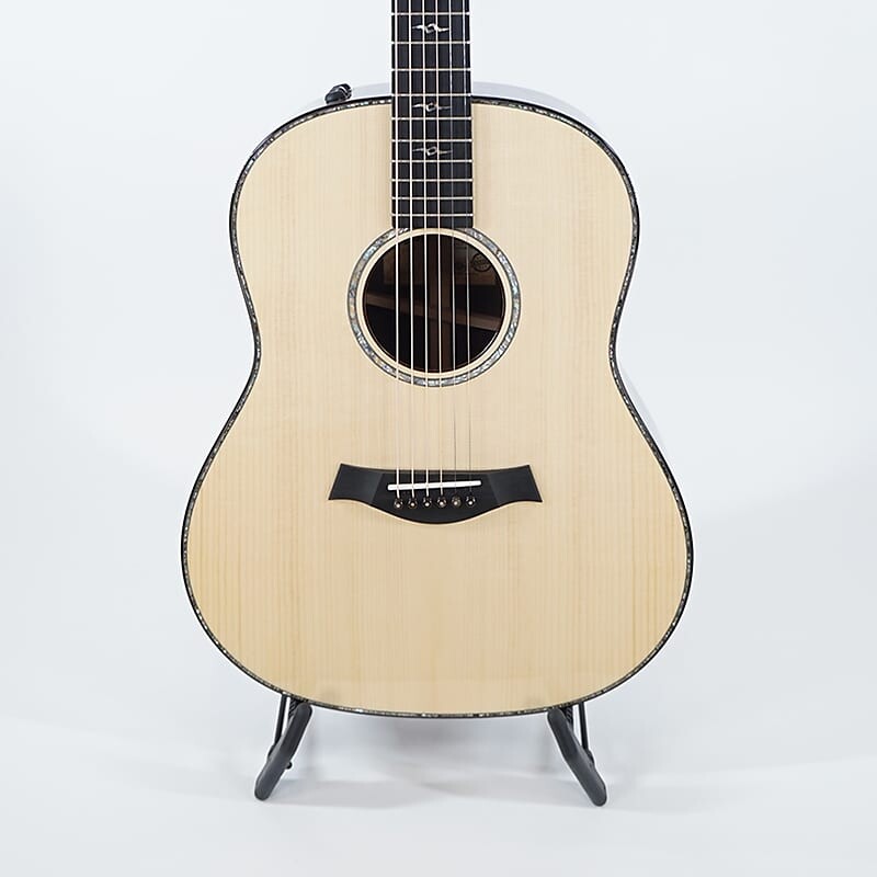 Taylor Custom GP — верхняя дека из адирондакской ели, нижняя дека и обечайка из палисандра CUSTOMGP35
Taylor Custom GP — верхняя дека из адирондакской ели, нижняя дека и обечайка из палисандра CUSTOMGP35