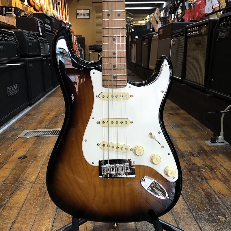 Электрогитара Fender Limited Run American Professional II Stratocaster 2-Tone Sunburst w/Roasted Maple Neck, Custom Shop Pickups
Электрогитара Fender Limited Run American Professional II Stratocaster 2-Tone Sunburst w/Roasted Maple Neck, Custom Shop Pickups