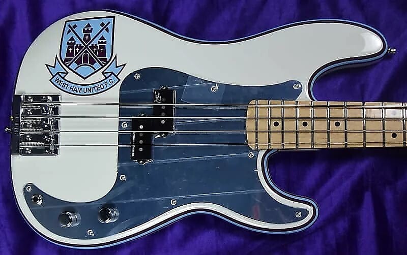 Знак Fender Стива Харриса. P-Bass, олимпийский белый с кленом Steve Harris Signature Precision Bass
Знак Fender Стива Харриса. P-Bass, олимпийский белый с кленом Steve Harris Signature Precision Bass