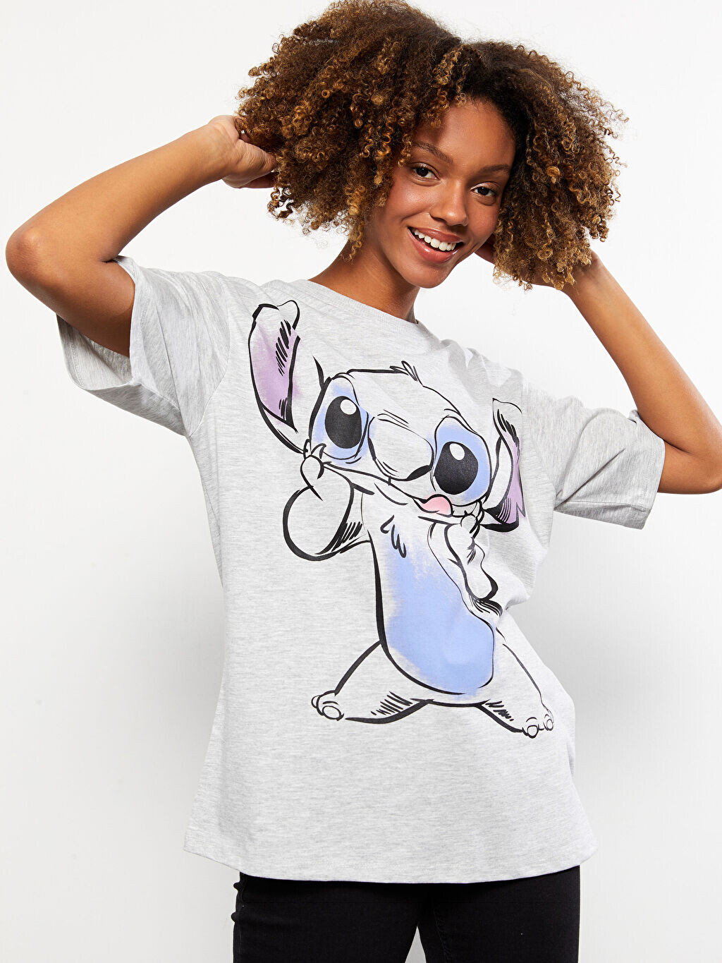Oversize Женская футболка с круглым вырезом и принтом Lilo & Stitch с коротким рукавом LCW Casual
Oversize Женская футболка с круглым вырезом и принтом Lilo & Stitch с коротким рукавом LCW Casual