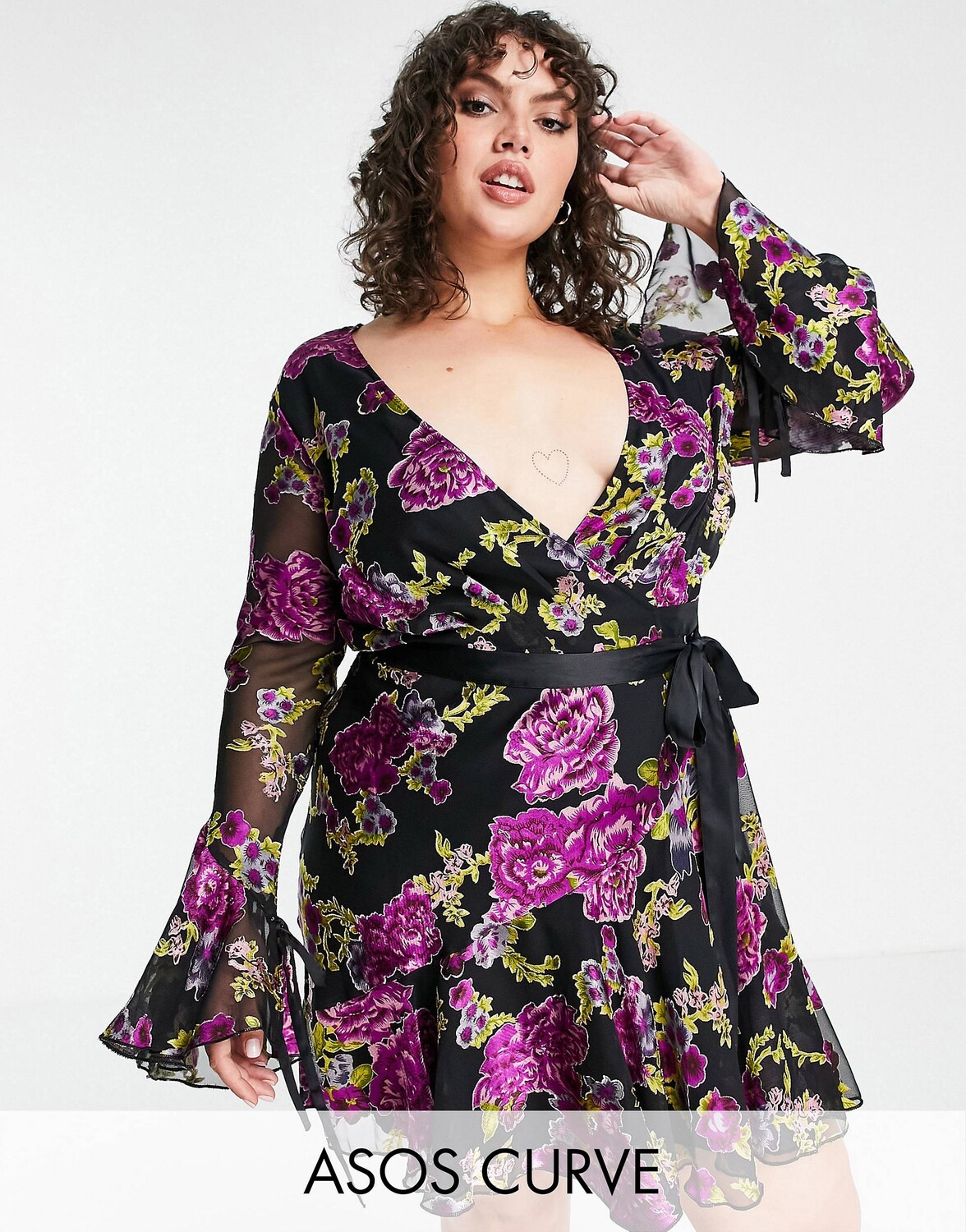 Эксклюзивное мини-платье с запахом ASOS DESIGN Curve из выгоревшего атласа с цветочным принтом и завязками
Эксклюзивное мини-платье с запахом ASOS DESIGN Curve из выгоревшего атласа с цветочным принтом и завязками