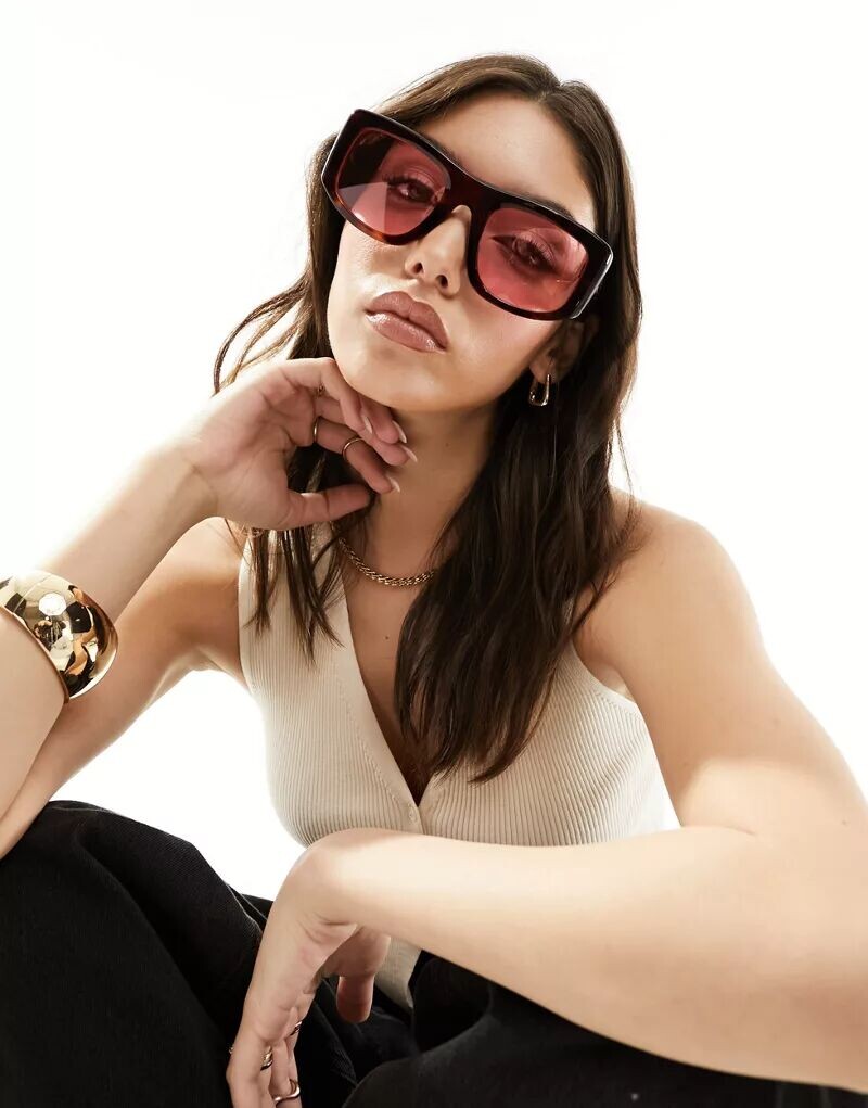 Крупные солнцезащитные очки Quay x Guizio Uniform квадратной черепаховой расцветки с розовыми линзами Quay Australia
Крупные солнцезащитные очки Quay x Guizio Uniform квадратной черепаховой расцветки с розовыми линзами Quay Australia
