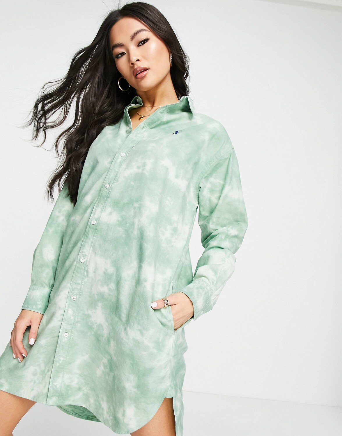 Эксклюзивное платье-рубашка в коллаборации Polo Ralph Lauren x ASOS с принтом тай-дай
Эксклюзивное платье-рубашка в коллаборации Polo Ralph Lauren x ASOS с принтом тай-дай