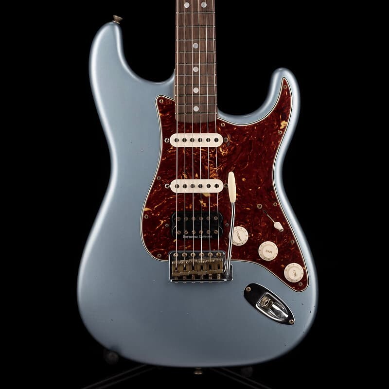 Fender Custom Shop Мастерская сборки Austin MacNutt 1965 Stratocaster HSS Journeyman Relic Blue Ice Metall
Fender Custom Shop Мастерская сборки Austin MacNutt 1965 Stratocaster HSS Journeyman Relic Blue Ice Metall