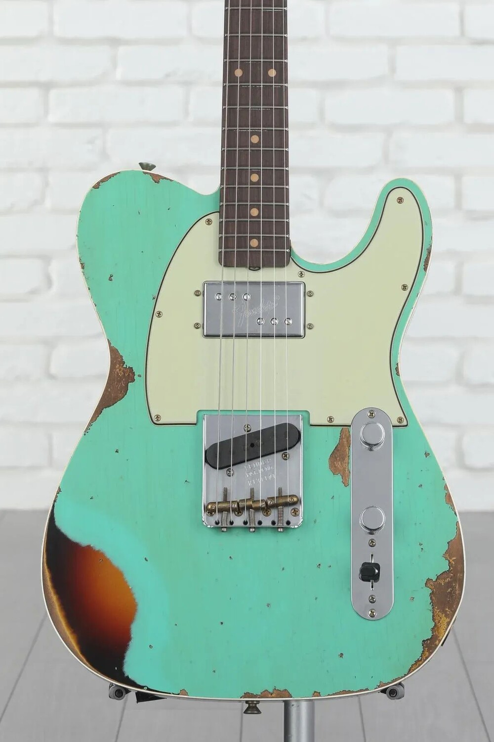 Fender Custom Shop Ограниченная серия Cunife Telecaster Custom Heavy Relic Электрогитара — состаренная морская пена, зеленая, с трехцветным солнечным светом
Fender Custom Shop Ограниченная серия Cunife Telecaster Custom Heavy Relic Электрогитара — состаренная морская пена, зеленая, с трехцветным солнечным светом