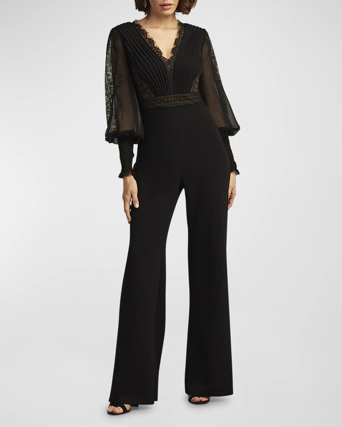 Плиссированный комбинезон из крепа с кружевной вставкой Tadashi Shoji, цвет Black/Nude
Плиссированный комбинезон из крепа с кружевной вставкой Tadashi Shoji, цвет Black/Nude