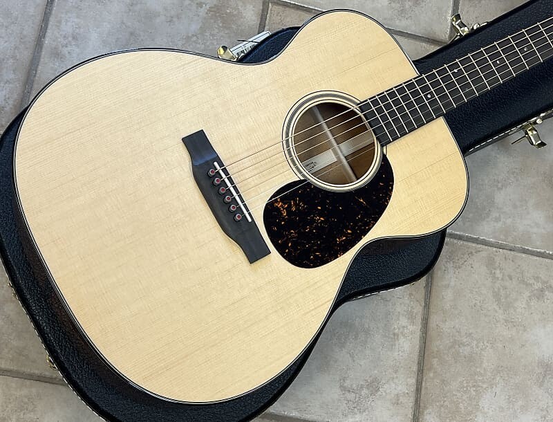 Акустическая гитара 2023 CF Martin 000-18 Modern Deluxe Acoustic Guitar w case
Акустическая гитара 2023 CF Martin 000-18 Modern Deluxe Acoustic Guitar w case