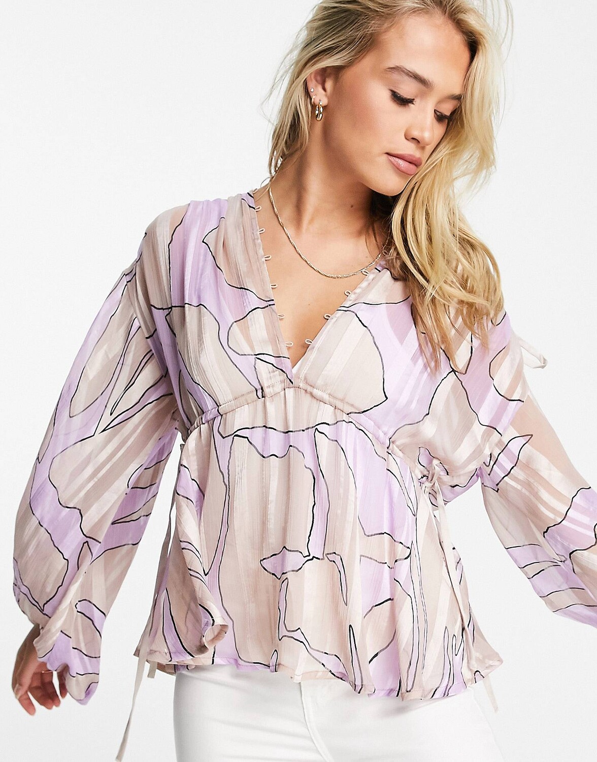 Объемный длинный рукав ASOS DESIGN с завязками и бахромой по краю с абстрактным вихревым принтом ASOS DESIGN
Объемный длинный рукав ASOS DESIGN с завязками и бахромой по краю с абстрактным вихревым принтом ASOS DESIGN