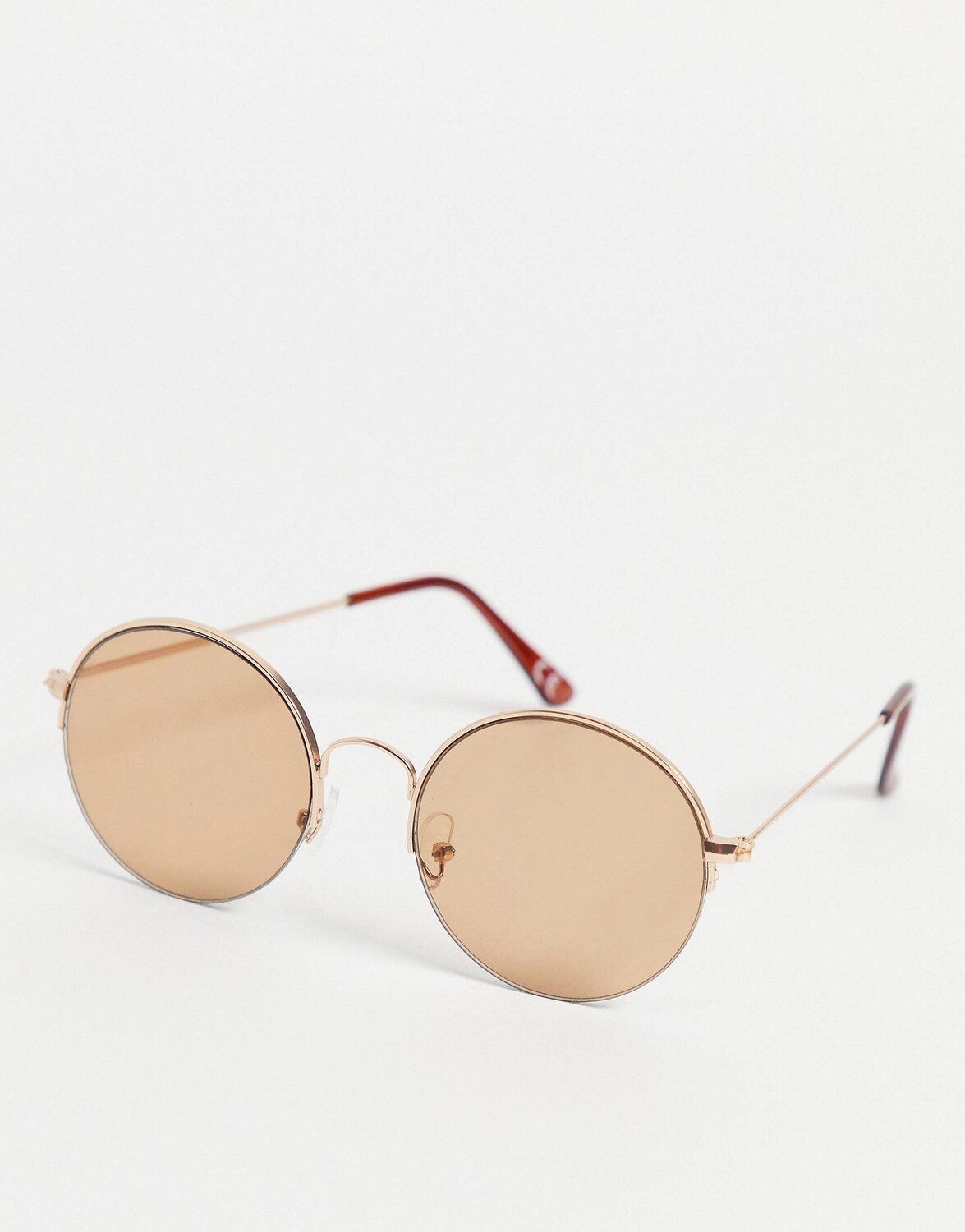 Золотистые круглые солнцезащитные очки ASOS DESIGN 70s со светло-коричневыми линзами
Золотистые круглые солнцезащитные очки ASOS DESIGN 70s со светло-коричневыми линзами