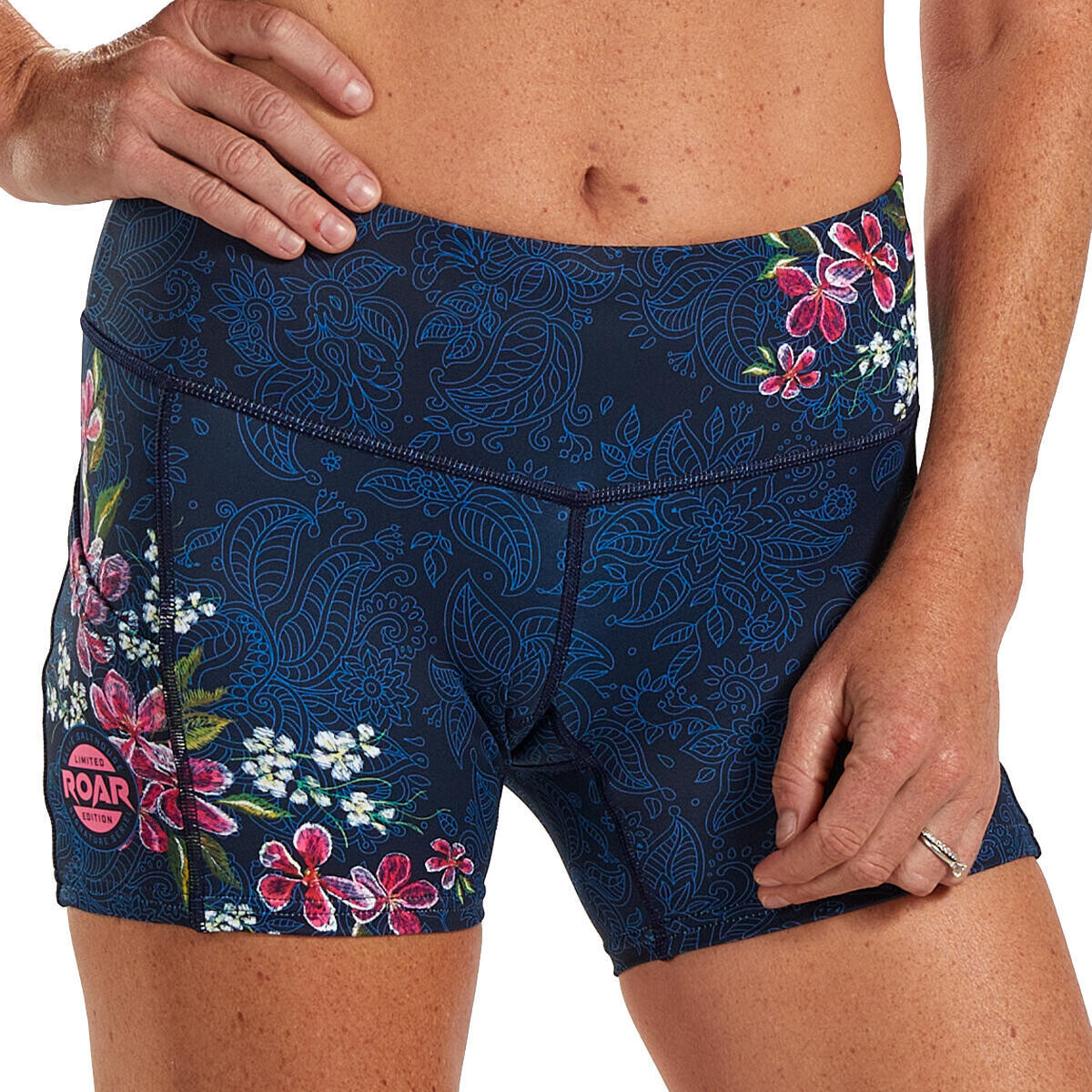 Брюки спортивные женские LTD Running Pulse Short - Blue Roar ZOOT, синий/розовый
Брюки спортивные женские LTD Running Pulse Short - Blue Roar ZOOT, синий/розовый