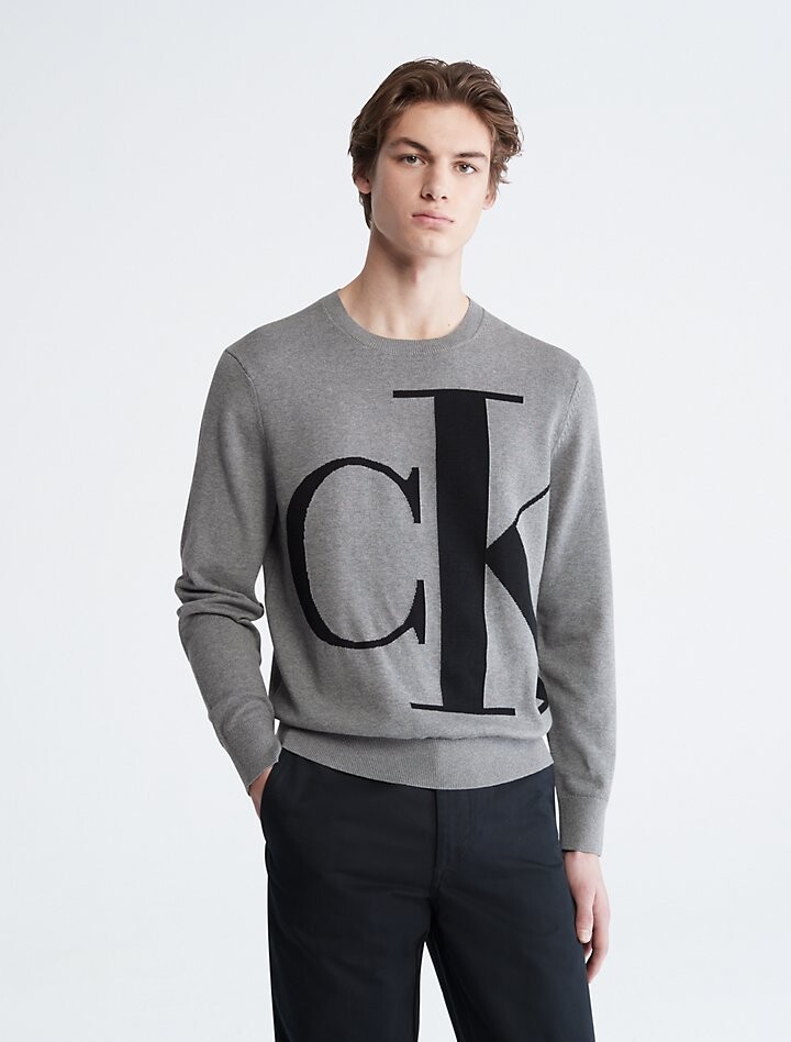 Компактный хлопковый свободный свитер с монограммой и логотипом Calvin Klein, серый
Компактный хлопковый свободный свитер с монограммой и логотипом Calvin Klein, серый