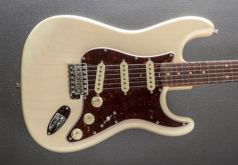 Dave’s Guitar Shop Limited Edition, американский переиздание Stratocaster 1962 года — Vintage Blonde Fender Dave’s Guitar Shop Limited Edition American Reissue Stratocaster -
Dave’s Guitar Shop Limited Edition, американский переиздание Stratocaster 1962 года — Vintage Blonde Fender Dave’s Guitar Shop Limited Edition American Reissue Stratocaster -