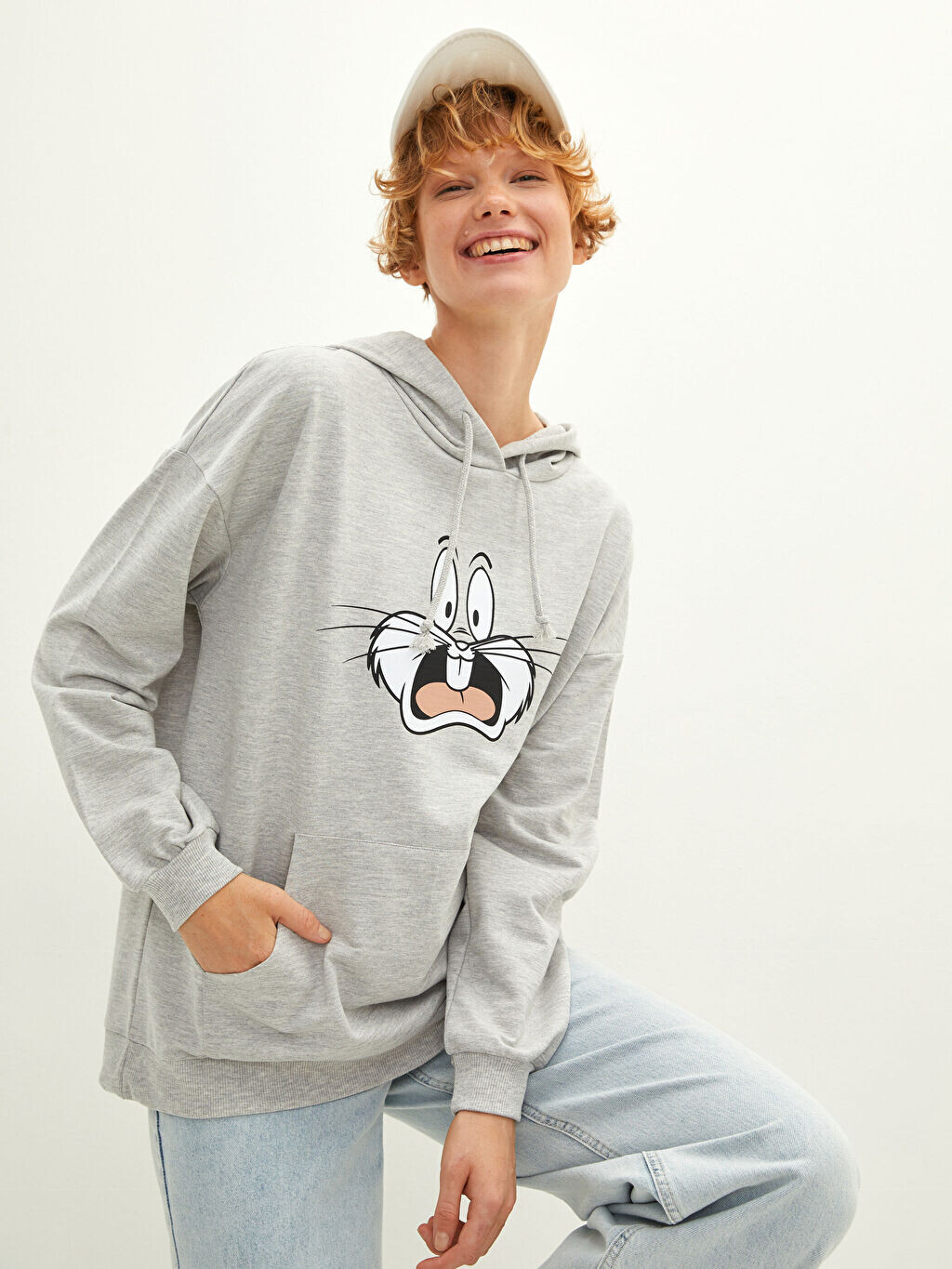 Толстовка с капюшоном Bugs Bunny с длинным рукавом и принтом Женская толстовка LCW Casual
Толстовка с капюшоном Bugs Bunny с длинным рукавом и принтом Женская толстовка LCW Casual