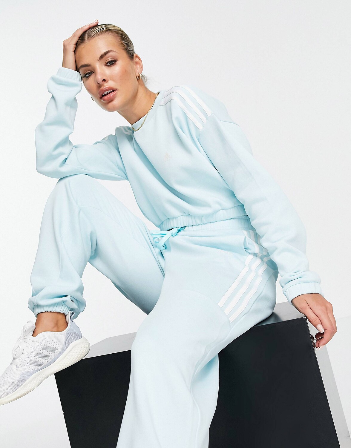 Укороченная толстовка с тремя полосками adidas Training мятного цвета adidas performance, Зеленый
Укороченная толстовка с тремя полосками adidas Training мятного цвета adidas performance, Зеленый
