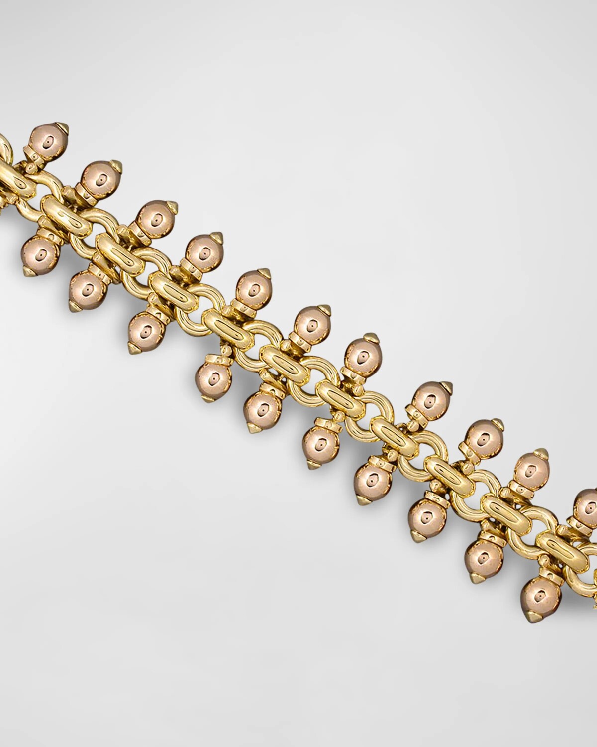 Браслет Estate Omar Torres из желтого золота 18 карат с полыми бусинами NM Estate, цвет Yellow Rose Gold
Браслет Estate Omar Torres из желтого золота 18 карат с полыми бусинами NM Estate, цвет Yellow Rose Gold