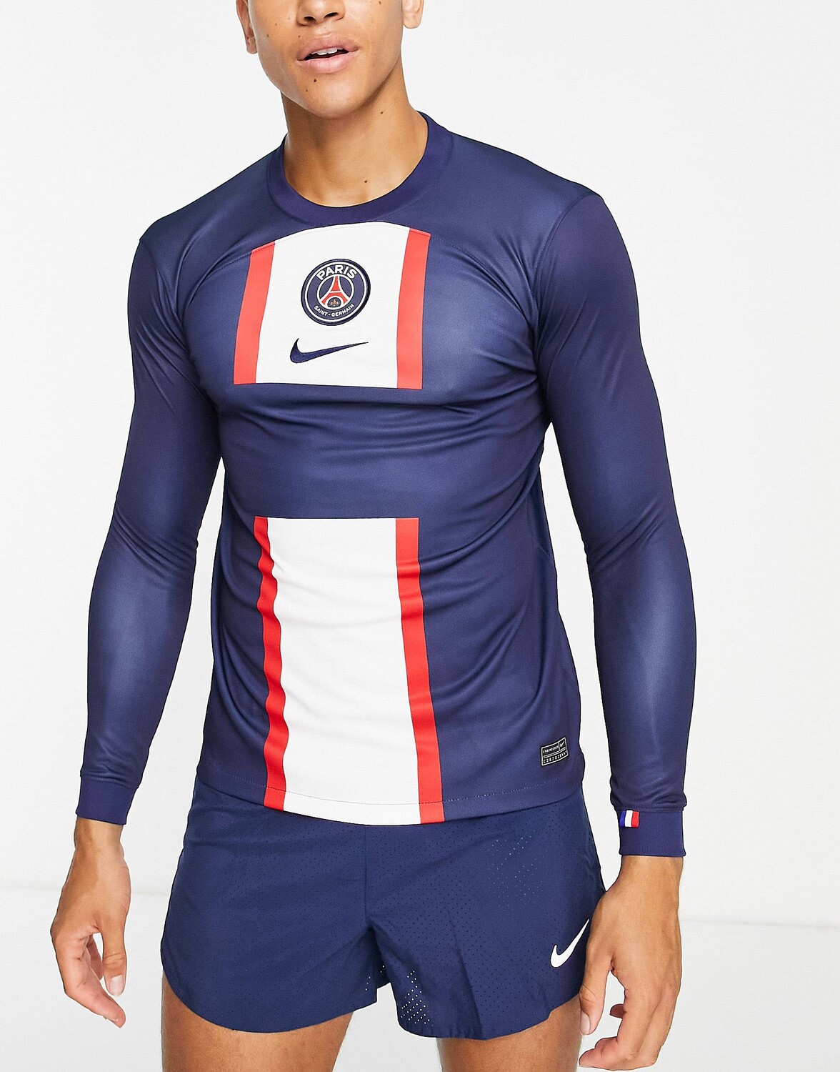 Темно-синяя футболка из джерси с длинными рукавами для стадиона Nike Football Paris Saint-Germain home
Темно-синяя футболка из джерси с длинными рукавами для стадиона Nike Football Paris Saint-Germain home