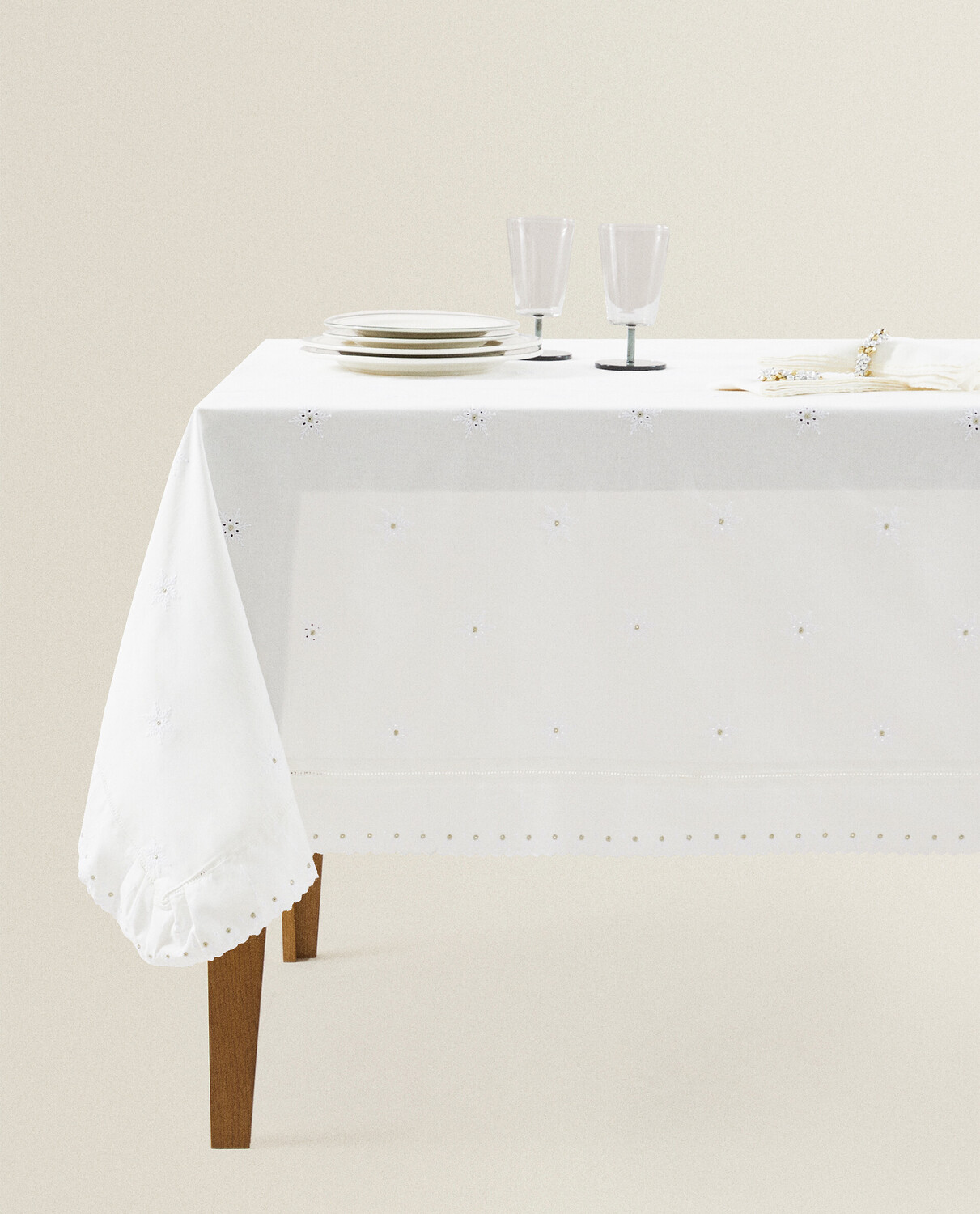 Скатерть Zara Home Embroidered Cotton Christmas With Frill, 170 x 250 см, кремовый
Скатерть Zara Home Embroidered Cotton Christmas With Frill, 170 x 250 см, кремовый