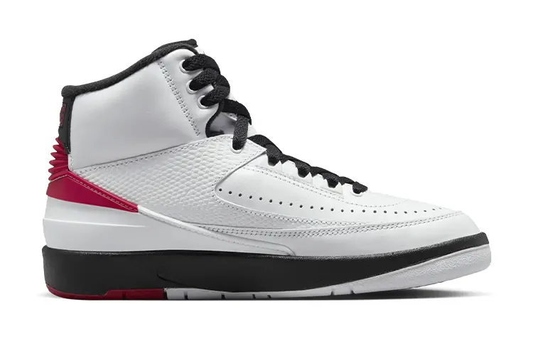 Кроссовки женские Nike Air Jordan 2 Vintage баскетбольные, белый / черный / красный
Кроссовки женские Nike Air Jordan 2 Vintage баскетбольные, белый / черный / красный