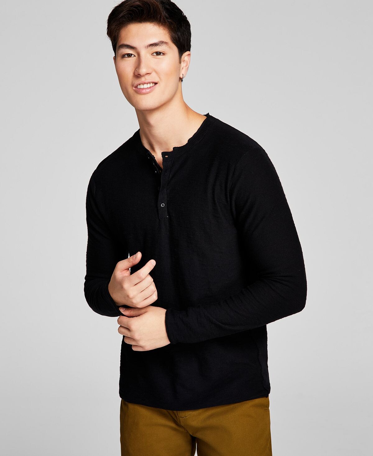 И вот эта мужская трикотажная однотонная рубашка henley с длинными рукавами And Now This
И вот эта мужская трикотажная однотонная рубашка henley с длинными рукавами And Now This