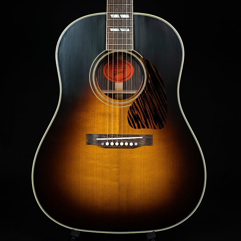 Gibson Acoustic 1942 Banner Southern Jumbo Acoustic Guitar Vintage Sunburst VOS (21842038) CSRSSJ42VS
Gibson Acoustic 1942 Banner Southern Jumbo Acoustic Guitar Vintage Sunburst VOS (21842038) CSRSSJ42VS